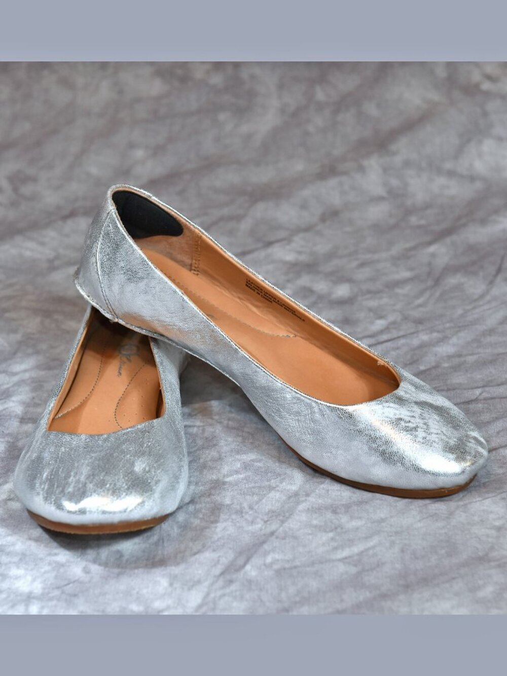 Born Shoes Metallic Silver Ballet Flats Size 8 / 39 Leather Upper Gently Used